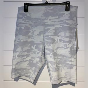 Lululemon Wunder Under High Rise Ribbed 10” Short